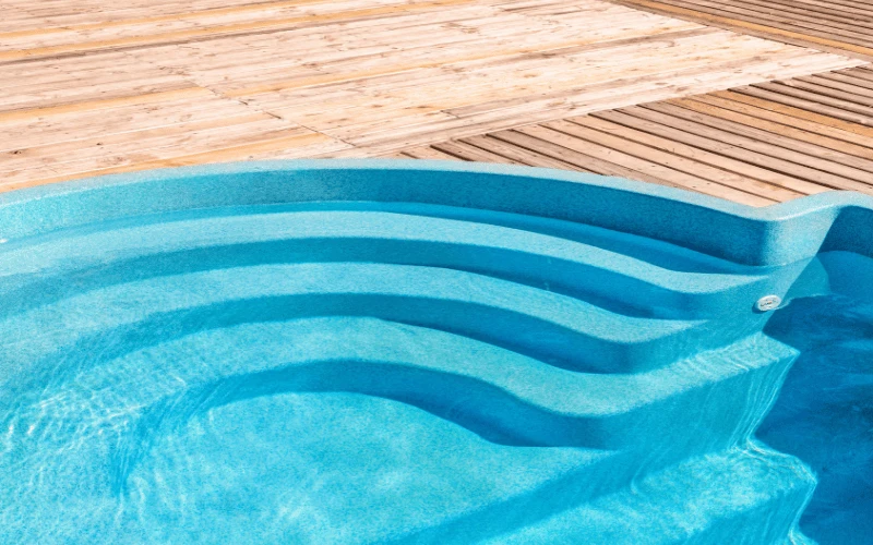 Schwimmbadbau-Wien-Infinity-Pool-mit-Bergblick Schwimmbadbau Wien Infinity Pool mit Bergblick